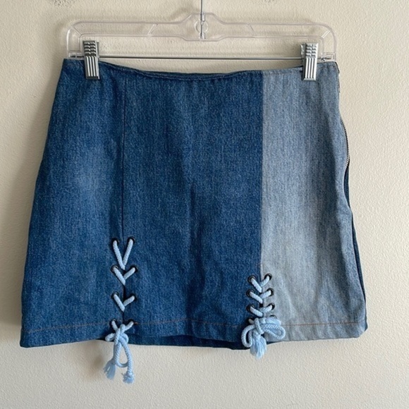 Urban Outfitters Remade Lace Up Micro Jean Mini Skirt Women’s Size Medium Denim - Picture 2 of 6